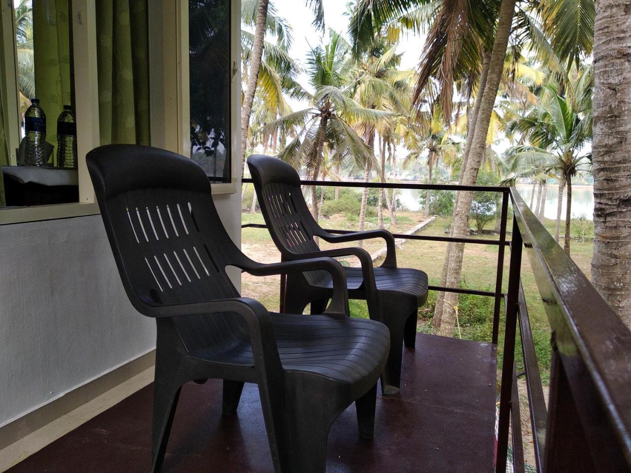 Blue Birds Homestay Cherai Beach Exterior photo