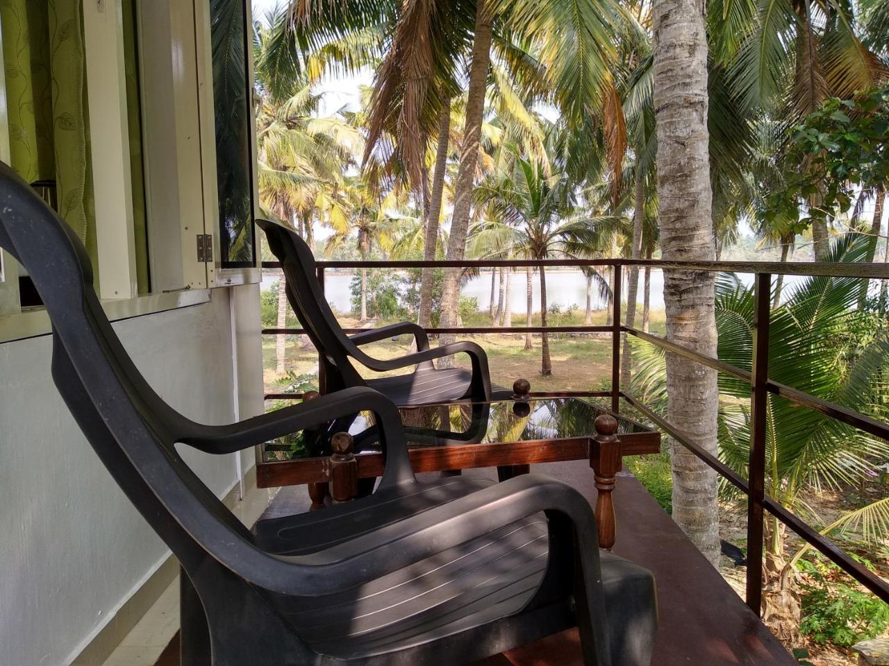Blue Birds Homestay Cherai Beach Exterior photo