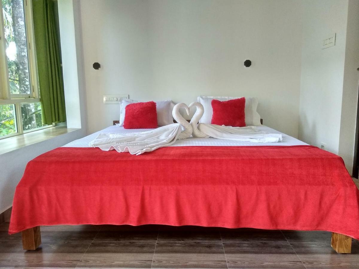 Blue Birds Homestay Cherai Beach Exterior photo