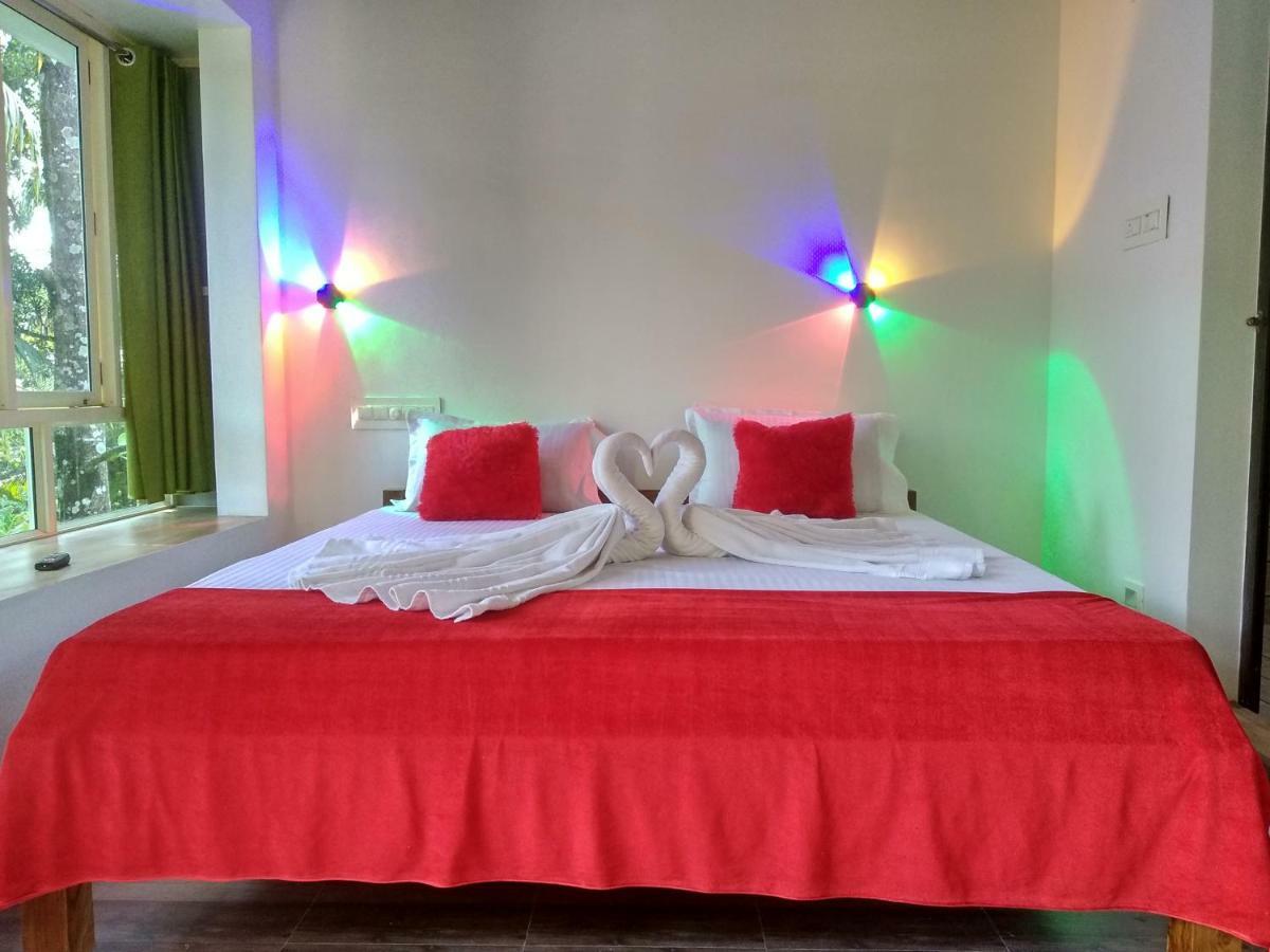 Blue Birds Homestay Cherai Beach Exterior photo