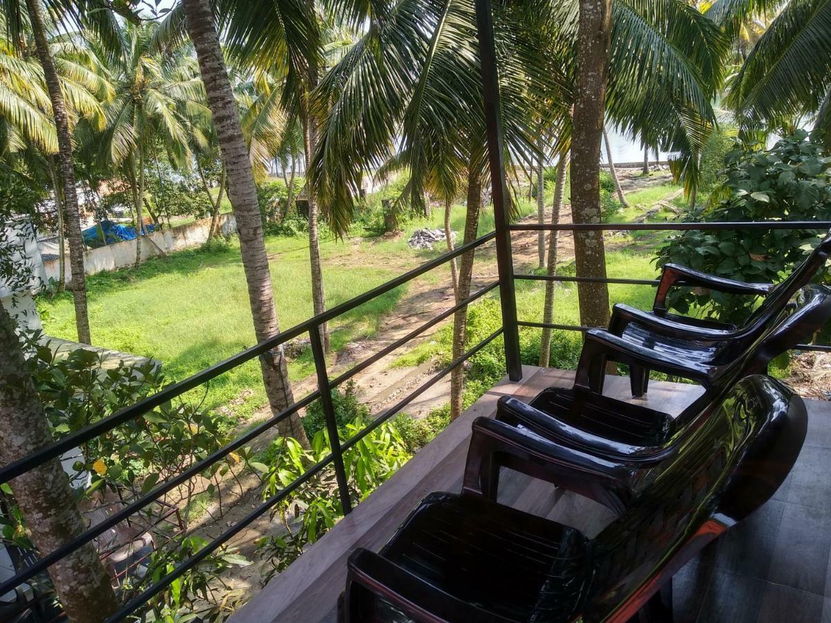 Blue Birds Homestay Cherai Beach Exterior photo