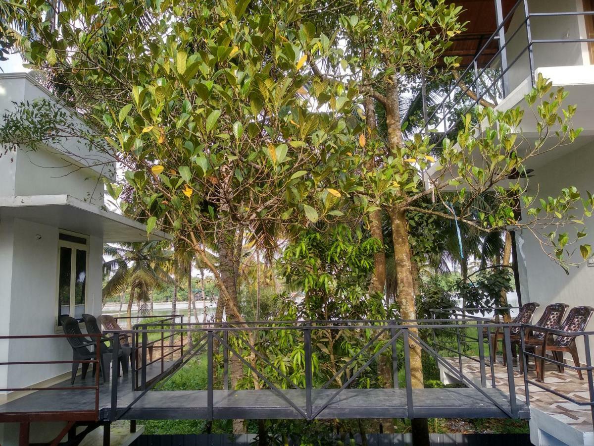 Blue Birds Homestay Cherai Beach Exterior photo
