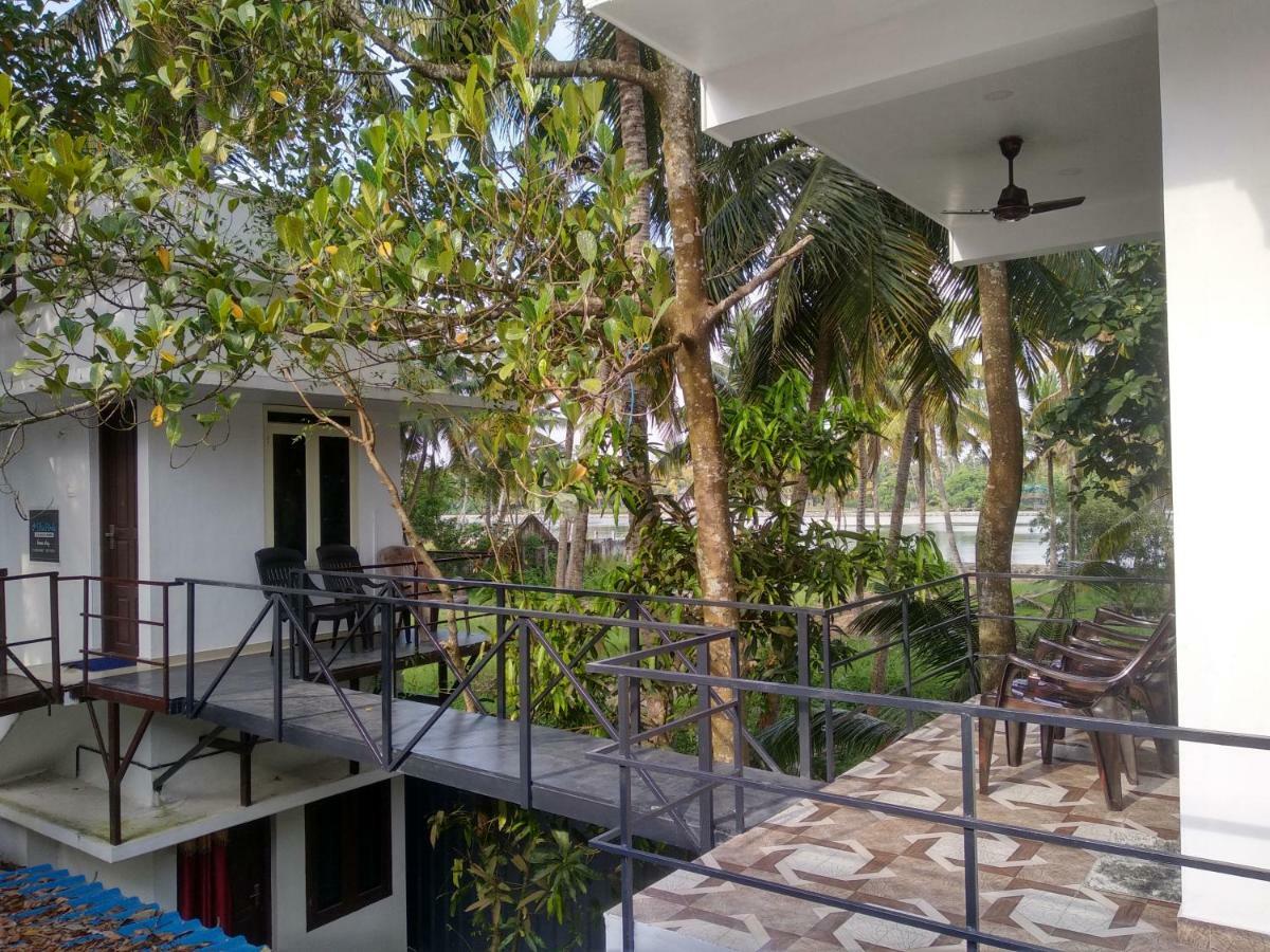 Blue Birds Homestay Cherai Beach Exterior photo